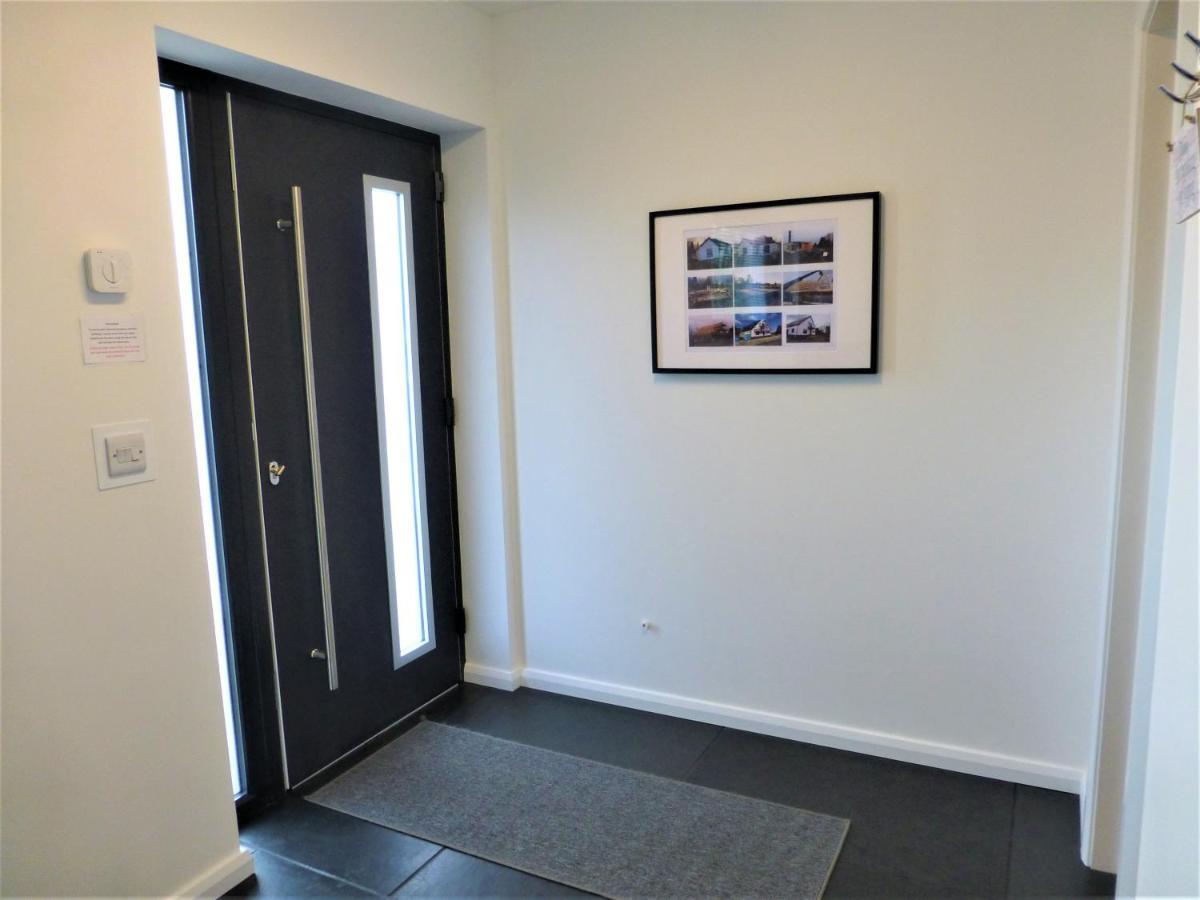 Gerycastell Luxury Holiday Apartment With Stunning Views & Ev Station Point カーマーゼン エクステリア 写真