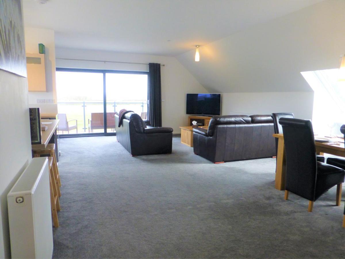 Gerycastell Luxury Holiday Apartment With Stunning Views & Ev Station Point カーマーゼン エクステリア 写真