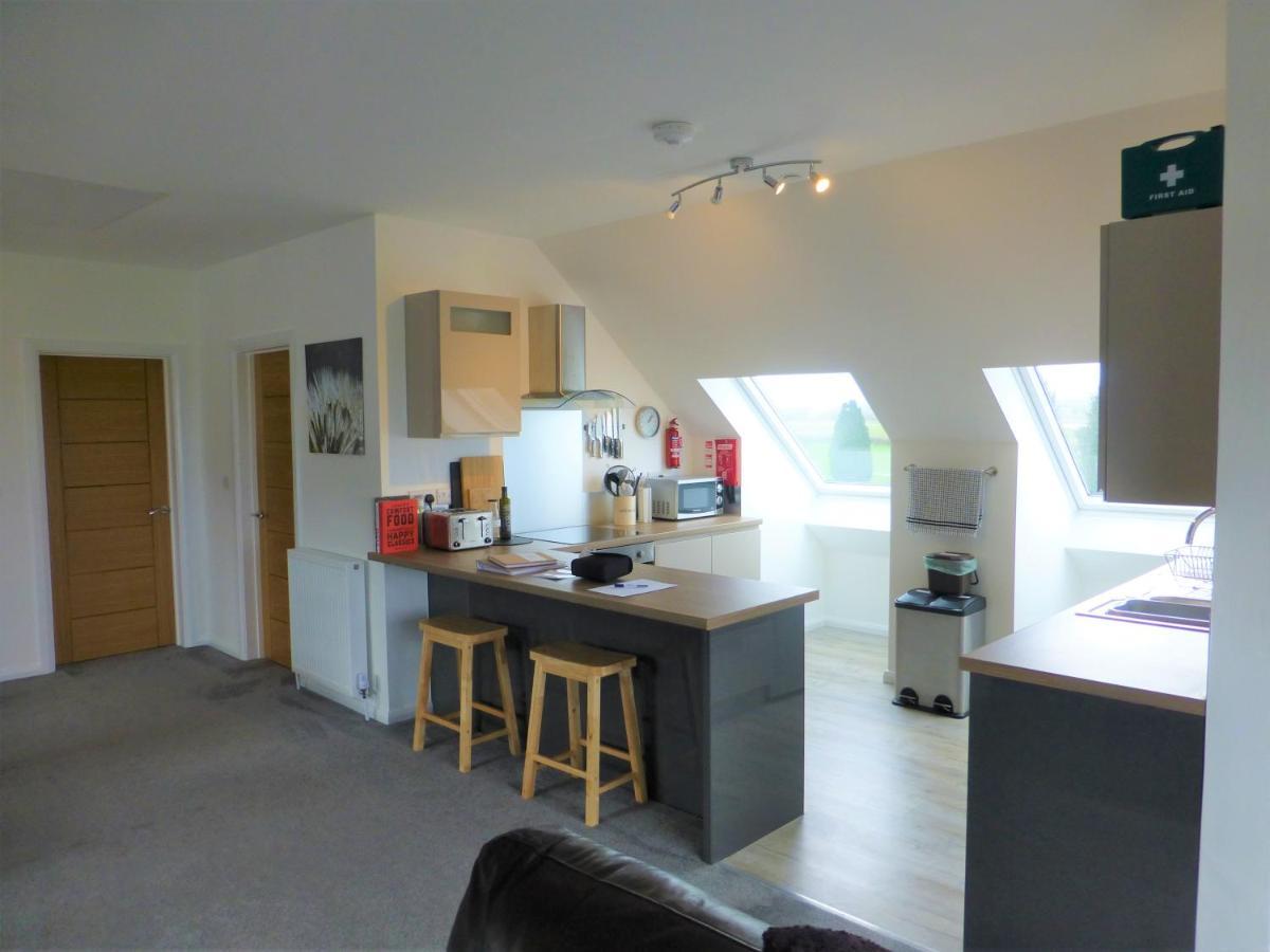 Gerycastell Luxury Holiday Apartment With Stunning Views & Ev Station Point カーマーゼン エクステリア 写真