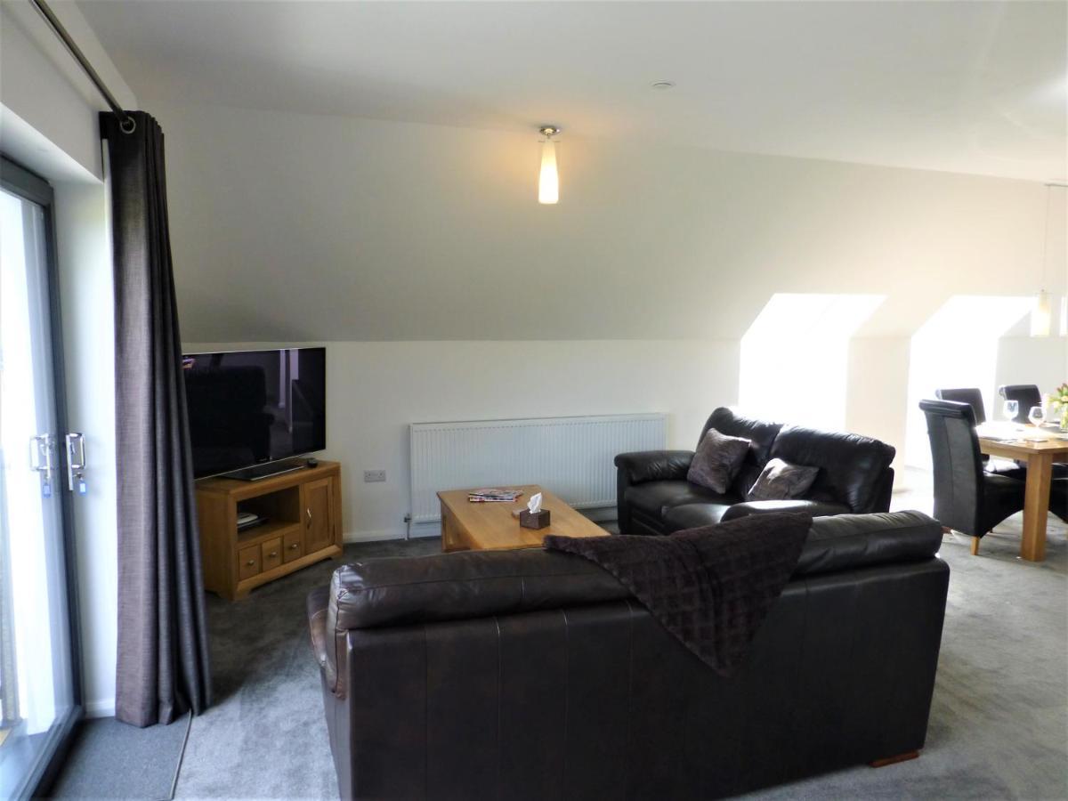 Gerycastell Luxury Holiday Apartment With Stunning Views & Ev Station Point カーマーゼン エクステリア 写真