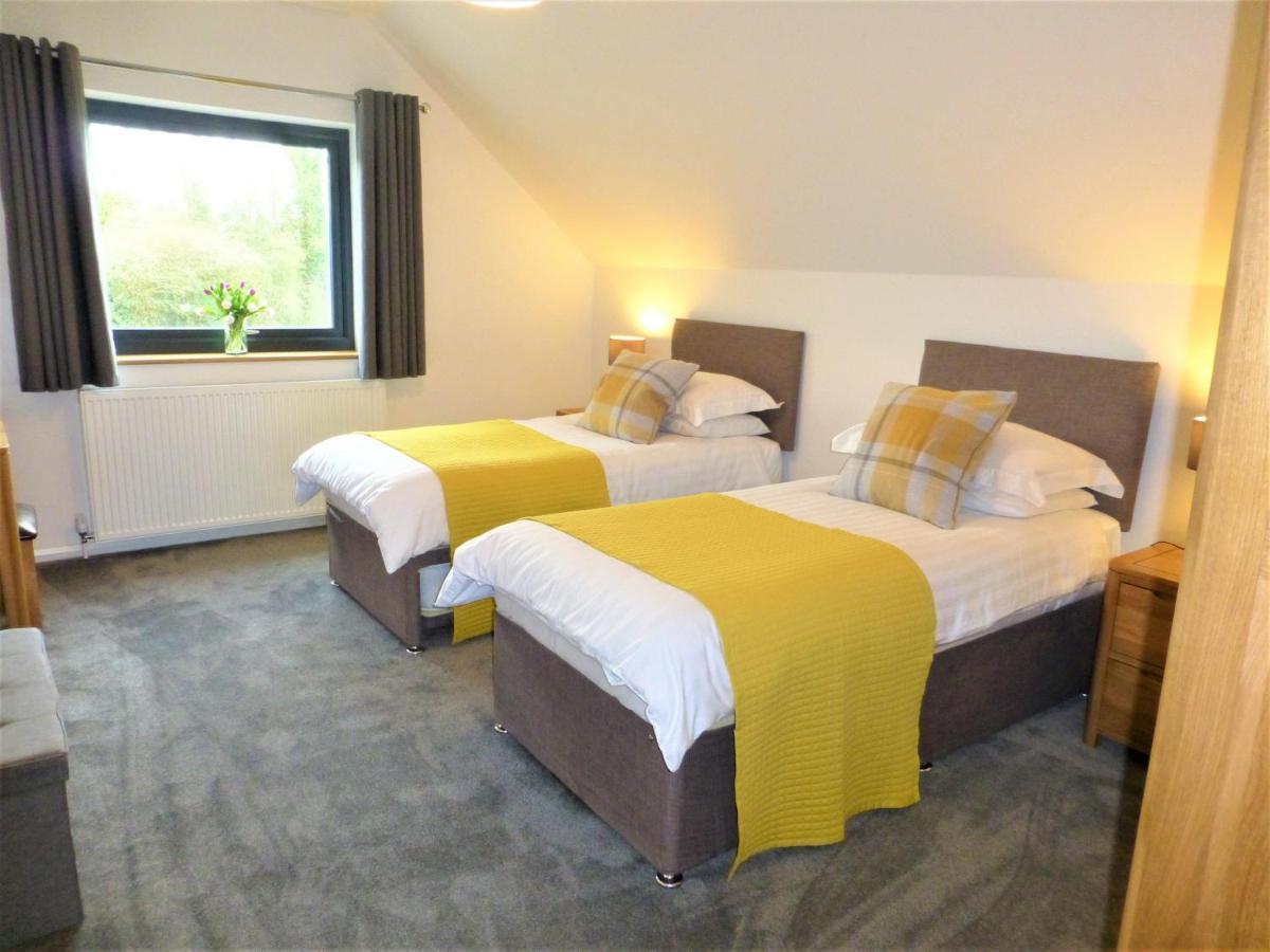Gerycastell Luxury Holiday Apartment With Stunning Views & Ev Station Point カーマーゼン エクステリア 写真